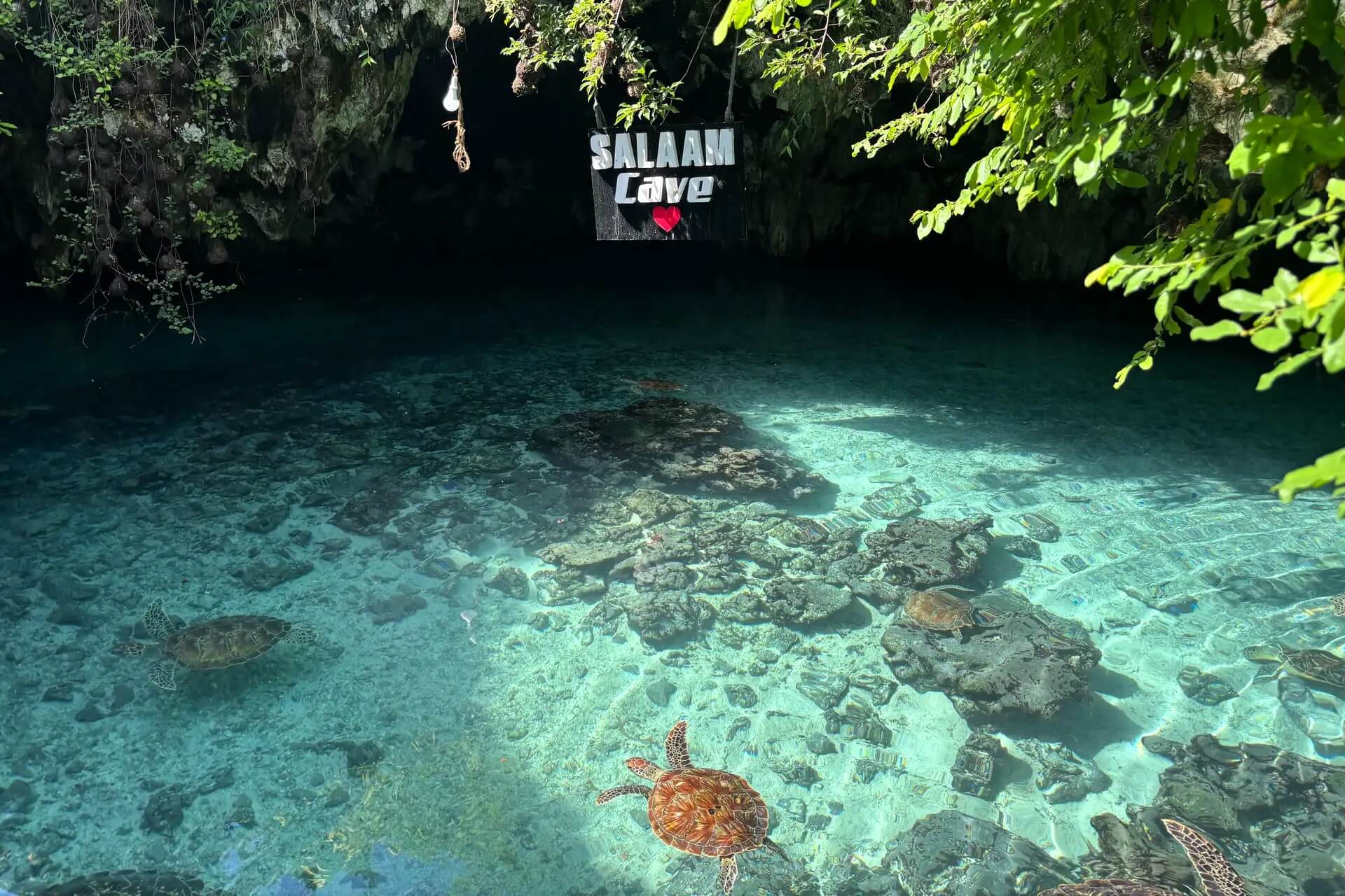 salaam_cave_tour_02